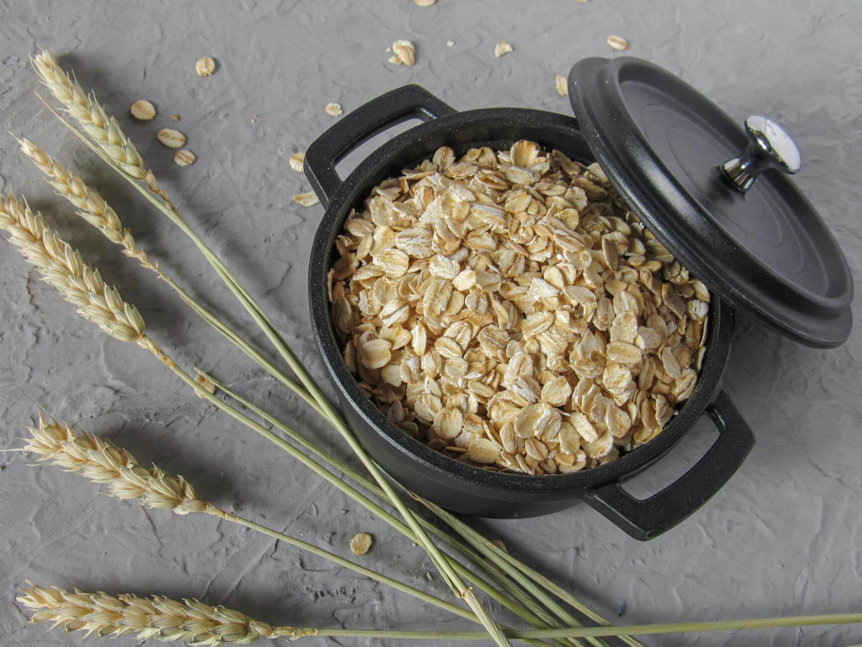 Oat Flour vs Wheat Flour: A Nutritional Comparison